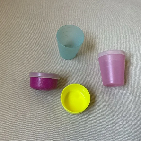 Tupperware Vintage 6pc Set Includes 2 Midgets, 2 Smidgets and 2 Clear Seals