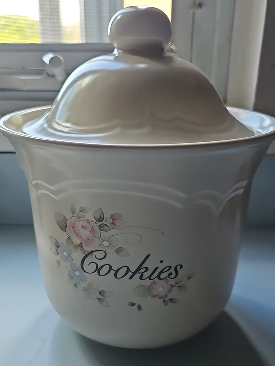 Pfaltzgraff Tea Rose Cookie Jar Canister with Lid 10