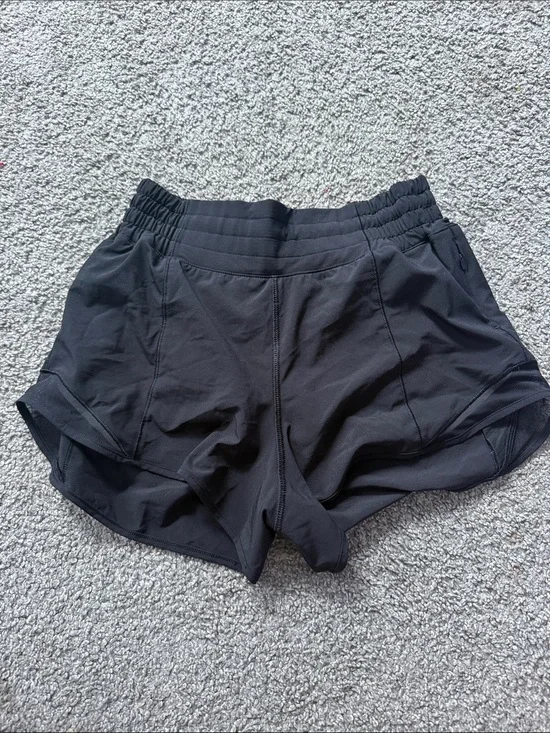 Lululemon 2.5 in hotty hot shorts high rise black brand new with no tag