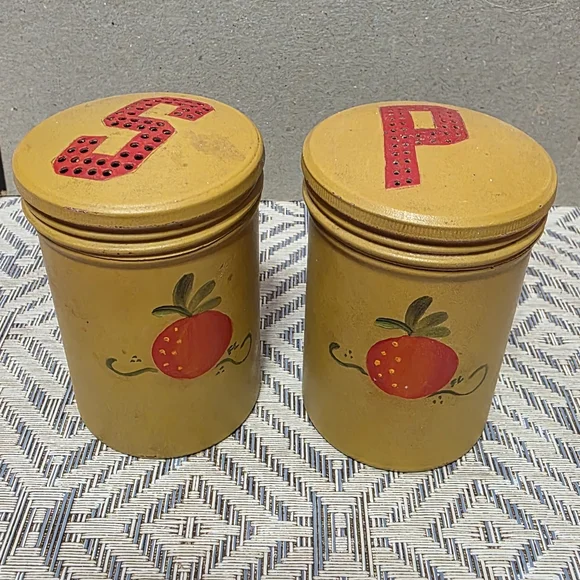 Vtg Tin Strawberry Salt And Pepper Shaker Set #87