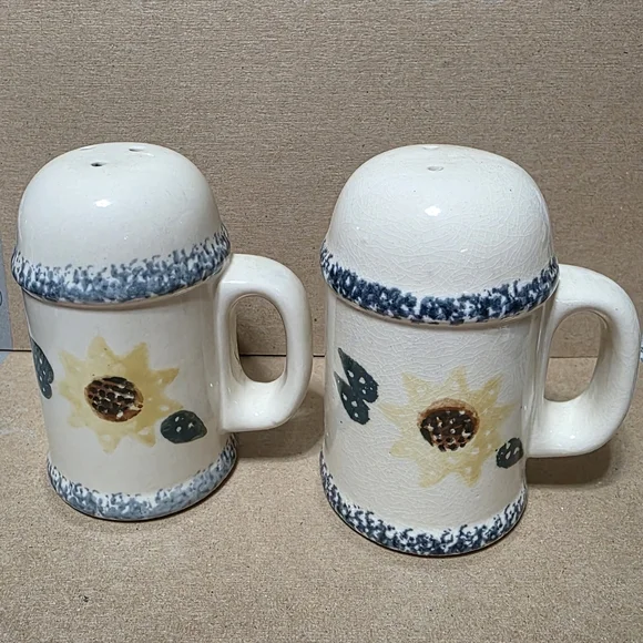 Vtg Large Sunflower Salt Pepper Shaker Set