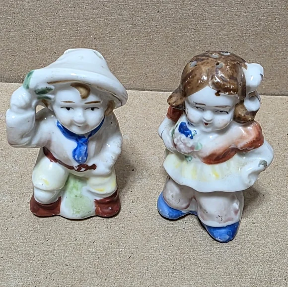 Vtg Mini Cowboy Cowgirl Salt Pepper Shaker Set #173