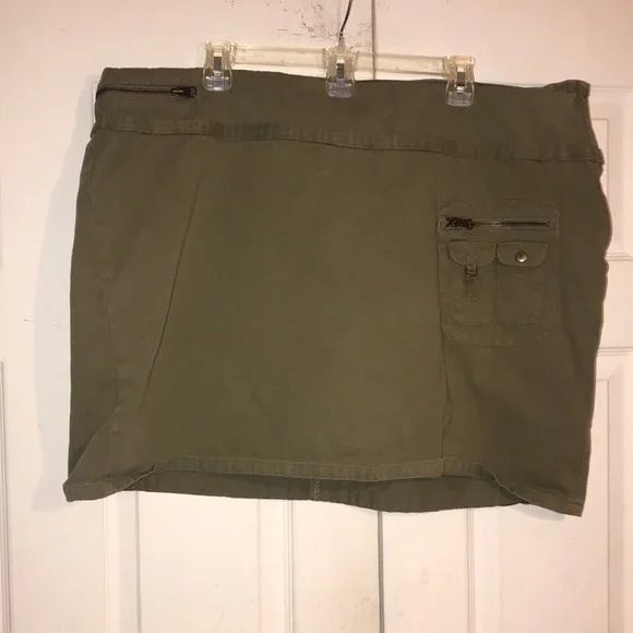 Women’s Venezia Skort with Utility Pocket