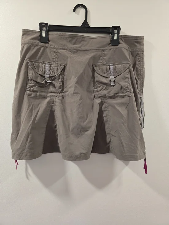 Women’s Utility Skort in Taupe with Front Flap Pockets