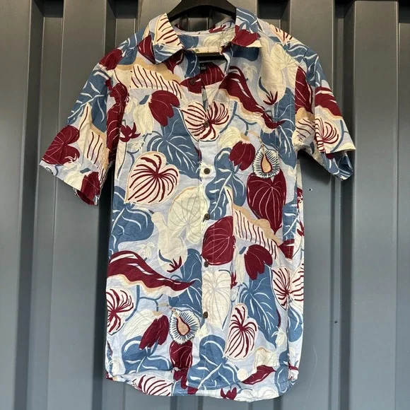 Patagonia Pataloha Shirt Men's S Multi Color Short Sleeve Button-Up Shirt