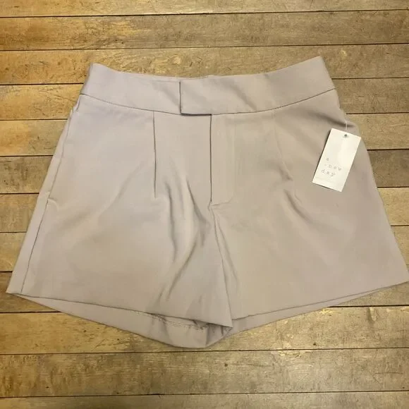 A New Day Shorts Women’s Size 8 NWT Beige Stretch 4” Inseam