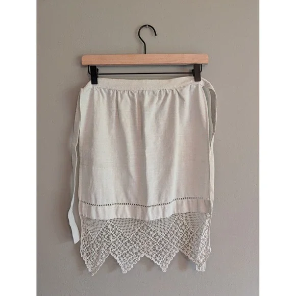 Vintage White Linen Half Apron Crochet Lace Trim Cottagecore Farmhouse Victorian