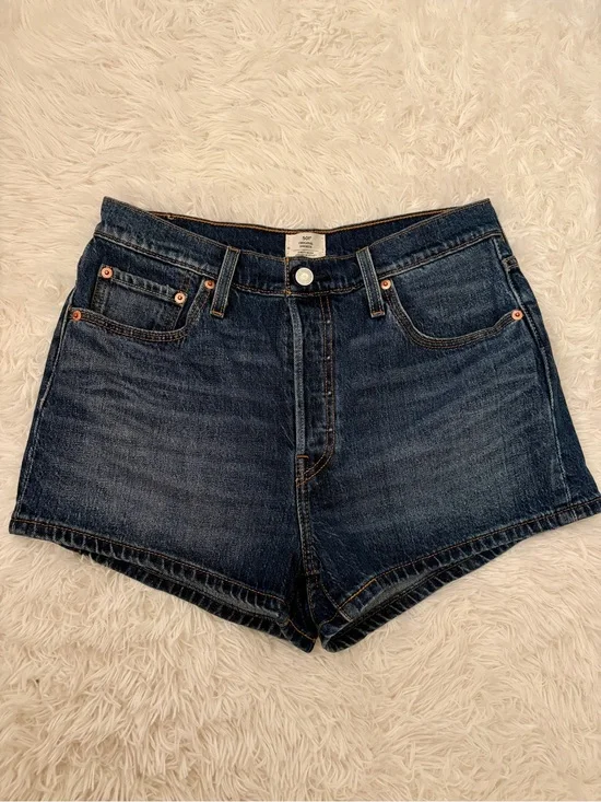 Levi’s Classic 501 Dark Wash Denim Shorts - Women W29