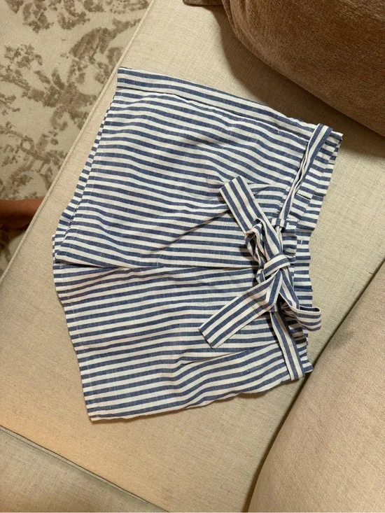 Striped Tie-Waist High-Rise Shorts - Blue & White