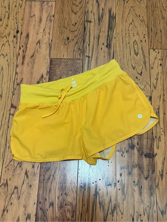 Senita Athletics Swift Shorts Size Medium