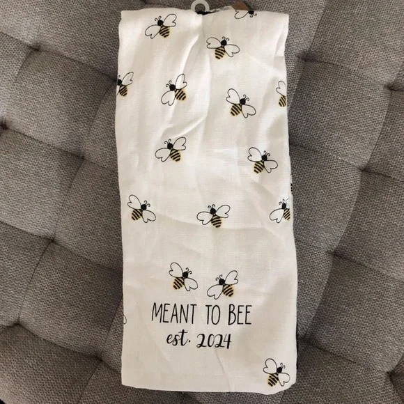 Deborah Connolly Designs “Meant to BEE” kitchen towels