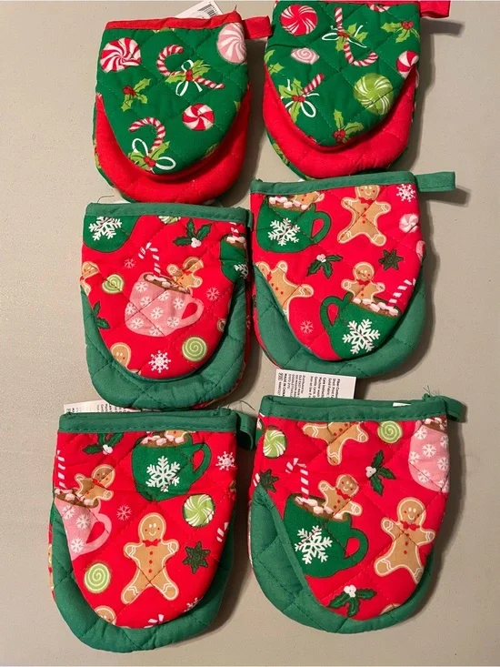 Holiday Oven Mitts Potholders - Red & Green Christmas Print New Bundle 6ct