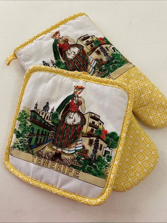 Set of nwot oven mittens images of Tenerife island 100% cotton
