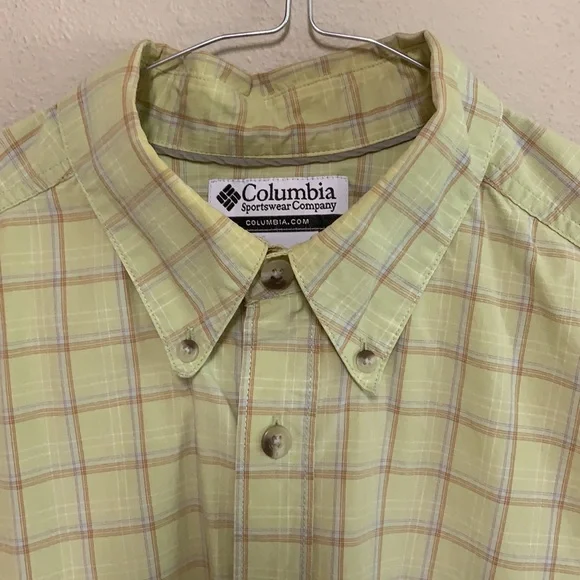 Columbia Sportswear Short Sleeve Button Down Shirt
