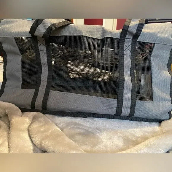 Small Zip Mesh Dog Carrier
