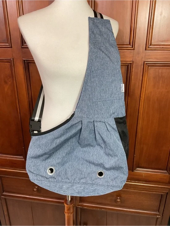 Halovie Dog Carrier Blue Purse Vented Nwot Pockets Adjustable Strap Light Blue M