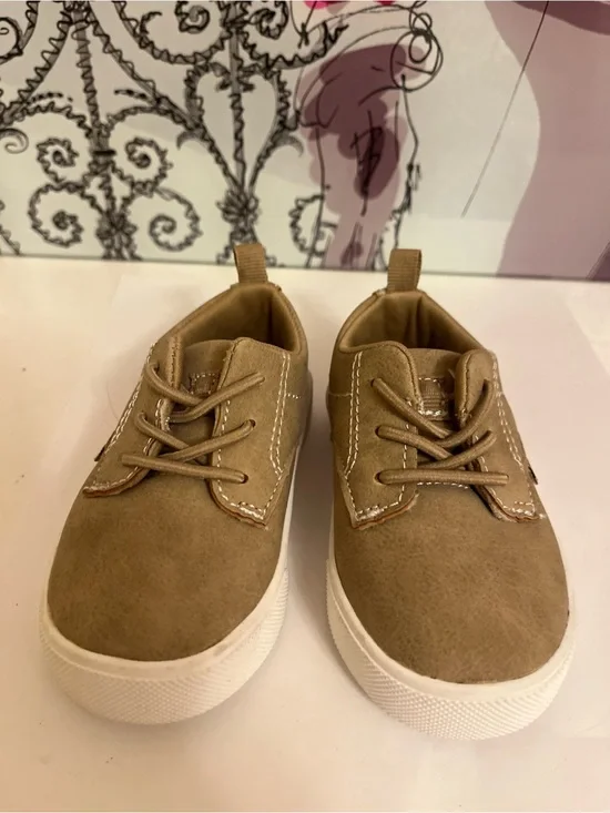 OshKosh B'gosh Tan Kids Lace-Up Sneakers with White Soles - Toddlers 4M