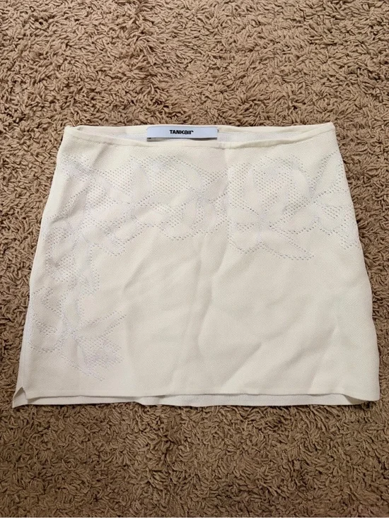 Tank air plumeria girl mini skirt in color milk