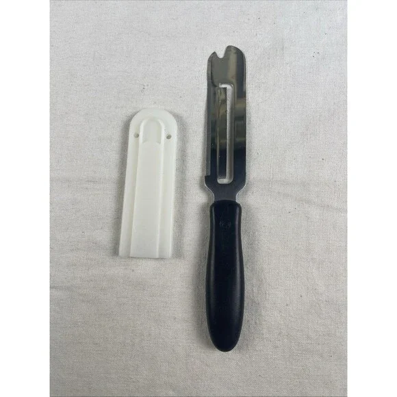 Pampered Chef Stainless Steel Cheese Knife Slicer Spreader with Blade Cover