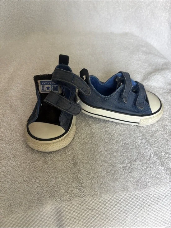 Converse Kids Blue Velcro Low Top Sneakers. Toddler size 4