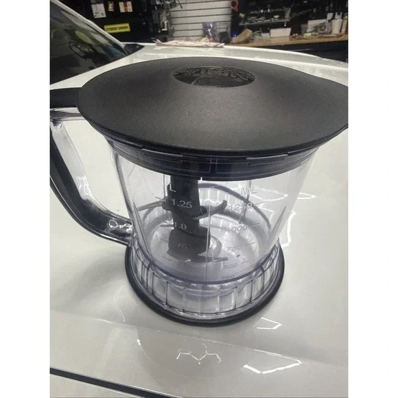 Ninja 40 oz (5 Cup) Food Processor Bowl BL660W Blender with Blade and‎ Lid