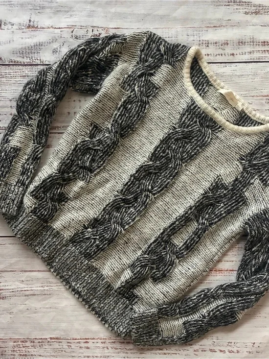 Cozy Chunky Cable Knit Sweater - Cream & Black Size Small