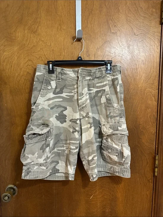 urban pipeline Men's Camo Cargo Shorts - Beige & Olive