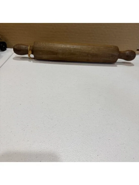 vintage, one-piece maple wood rolling pin,primitive farmhouse decor collectible