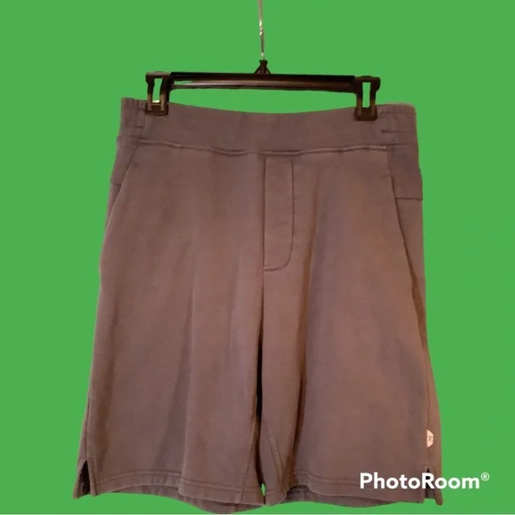 Sweat Shorts! A Swiss twist on the classic sweat shorts an everyday essential.