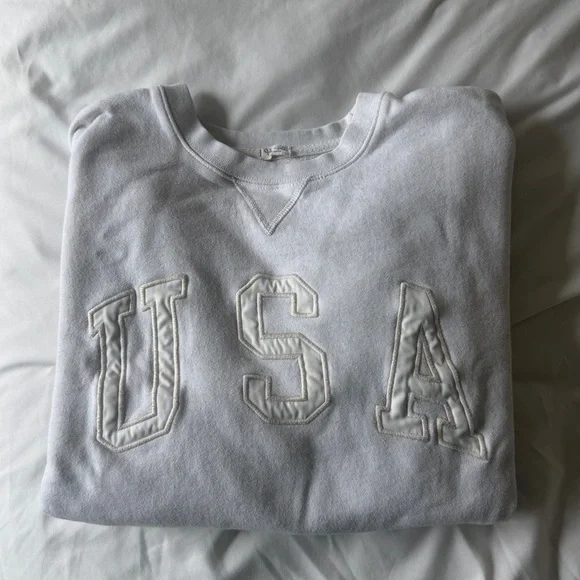 Brandy Melville OFF-WHITE USA Crewneck Sweatshirt