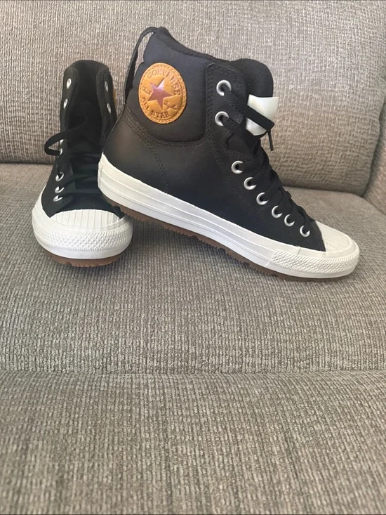 Converse CTAS Berkshire Boot Hi Kids Size 7 Black/Black/Pale Putty Winter Boot