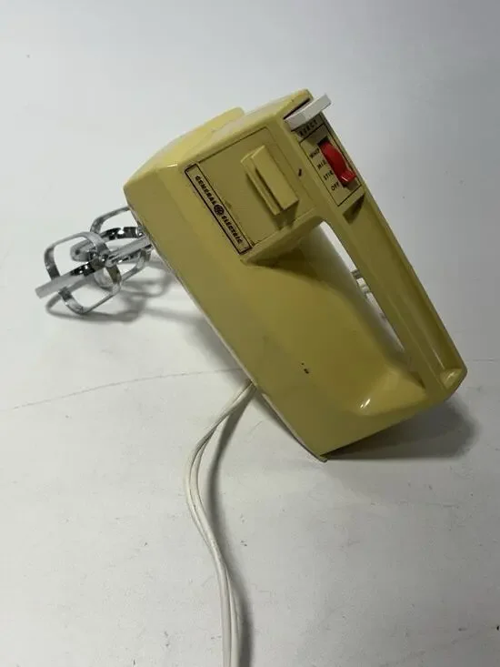 Vintage GE General Electric Hand Mixer D1 M24 Yellow Retro Tested Works