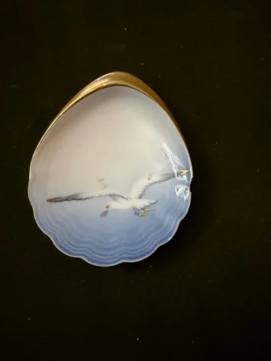 Blue and White Seagull Shell Dish with Gold Rim