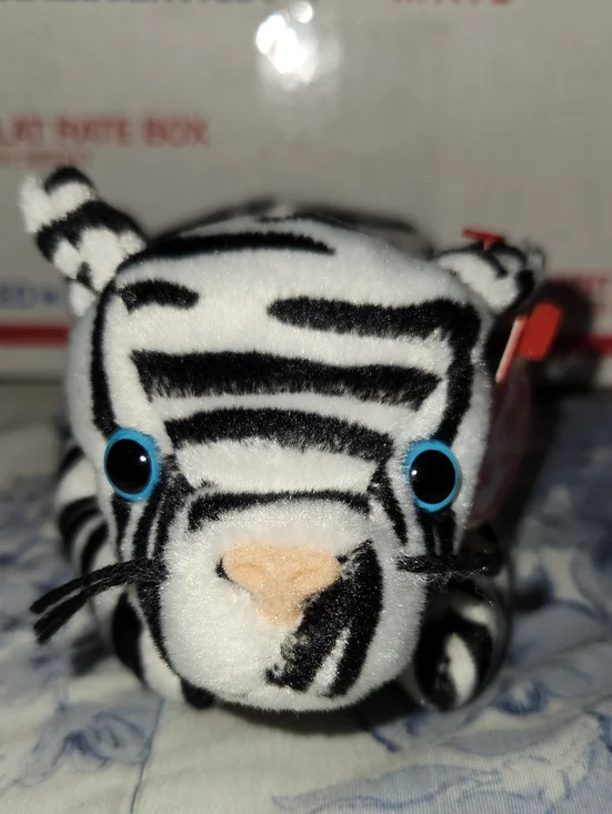 NWT BLIZZARD Vintage Beanie Baby, 1996, black/white  tiger