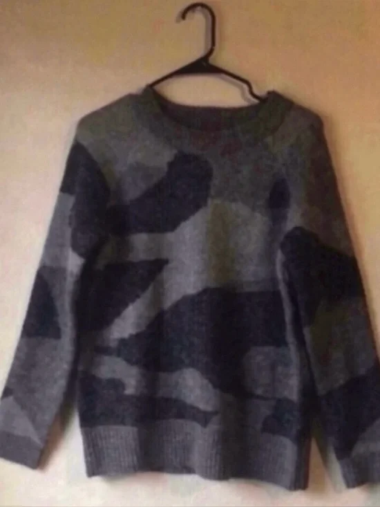 New Cyrus Sweater Black & Gray Camouflage Pattern Crew Neck Casual Women’s Small