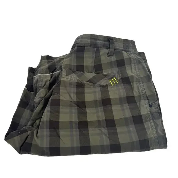 Lululemon‎ Shorts Mens 34 (33x10 ACTUAL) Green Plaid Activewear + Pockets