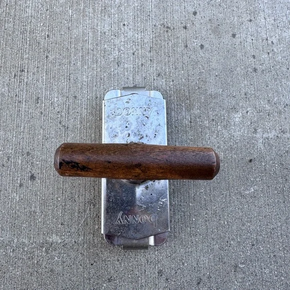 Vintage Bonny Screw Top Off Wood Handle Handheld Manual Can & Jar Opener rustic