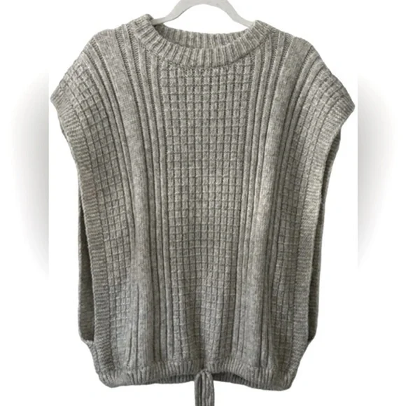 Gray Cable Knit Pullover Sweater Vest‎ With Drawstring Hem