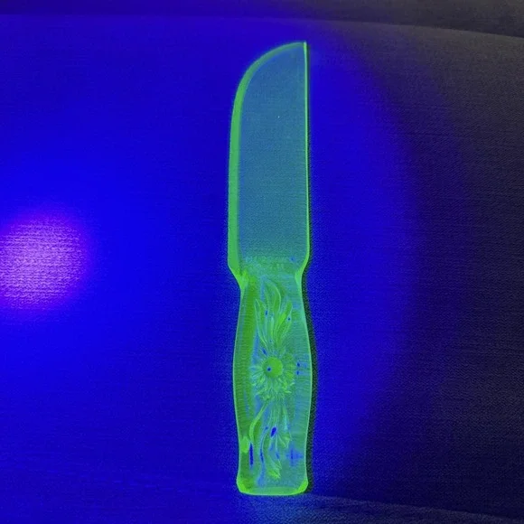 DUR-X Uranium Green Glass Fruit & Cake Knife Slicer 8.5 GLOWS USA Vintage