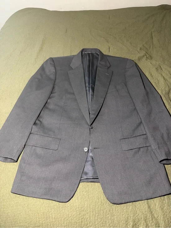 Hickey Freeman Charcoal Gray Two-Button Suit 42r 36x28 100% Wool USA made