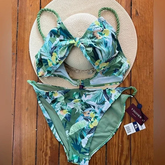 Tropical bikini🌴🌞
