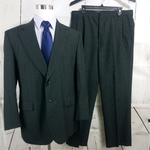 Towncraft 44R 2 Button Dark Gray Pinstripe Suit 35x30.5