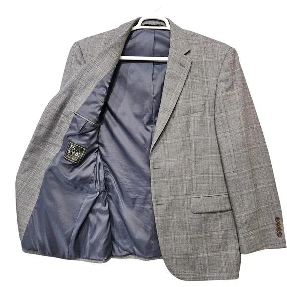 Jos A Bank Traveler Mens 43R Blazer Grey Plaid 100% Wool Tailored Fit Sport Coat