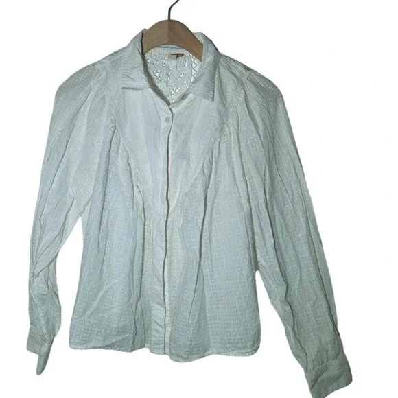 White Textured Button Up Shirt‎ with Lace Back Detail xs Read