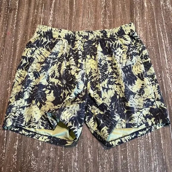Lululemon Lined Performance Bathing Suit Swim Trunks Tropical 5” Men’s Size L