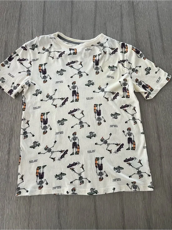 Old navy boys graphic  skeleton skater tee