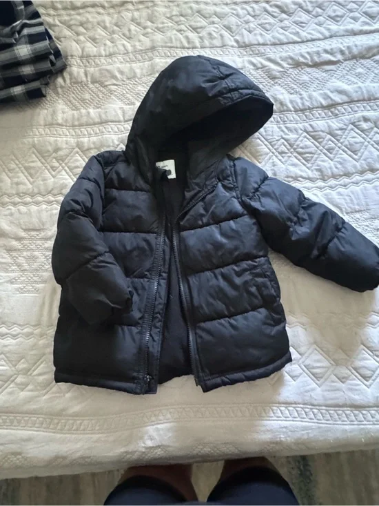 Old Navy Black Puffer Jacket with Hood - Kids