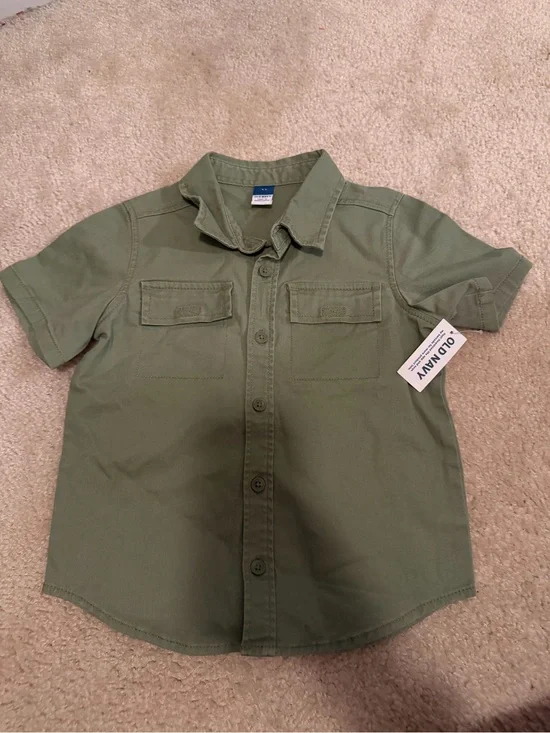 Old Navy Olive Green Short-Sleeve Button-Down Shirt