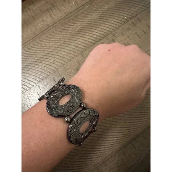 Vintage Y2K Gunmetal Filigree Stretch Bracelet‎ – Ornate Oval Scrollwork Cuff