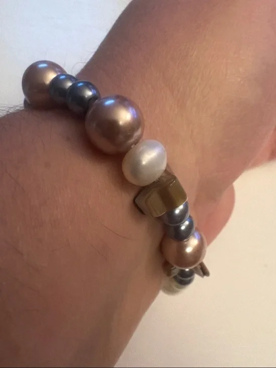 Multi-Tone Pearl Stretch Bracelet with Gold Accents